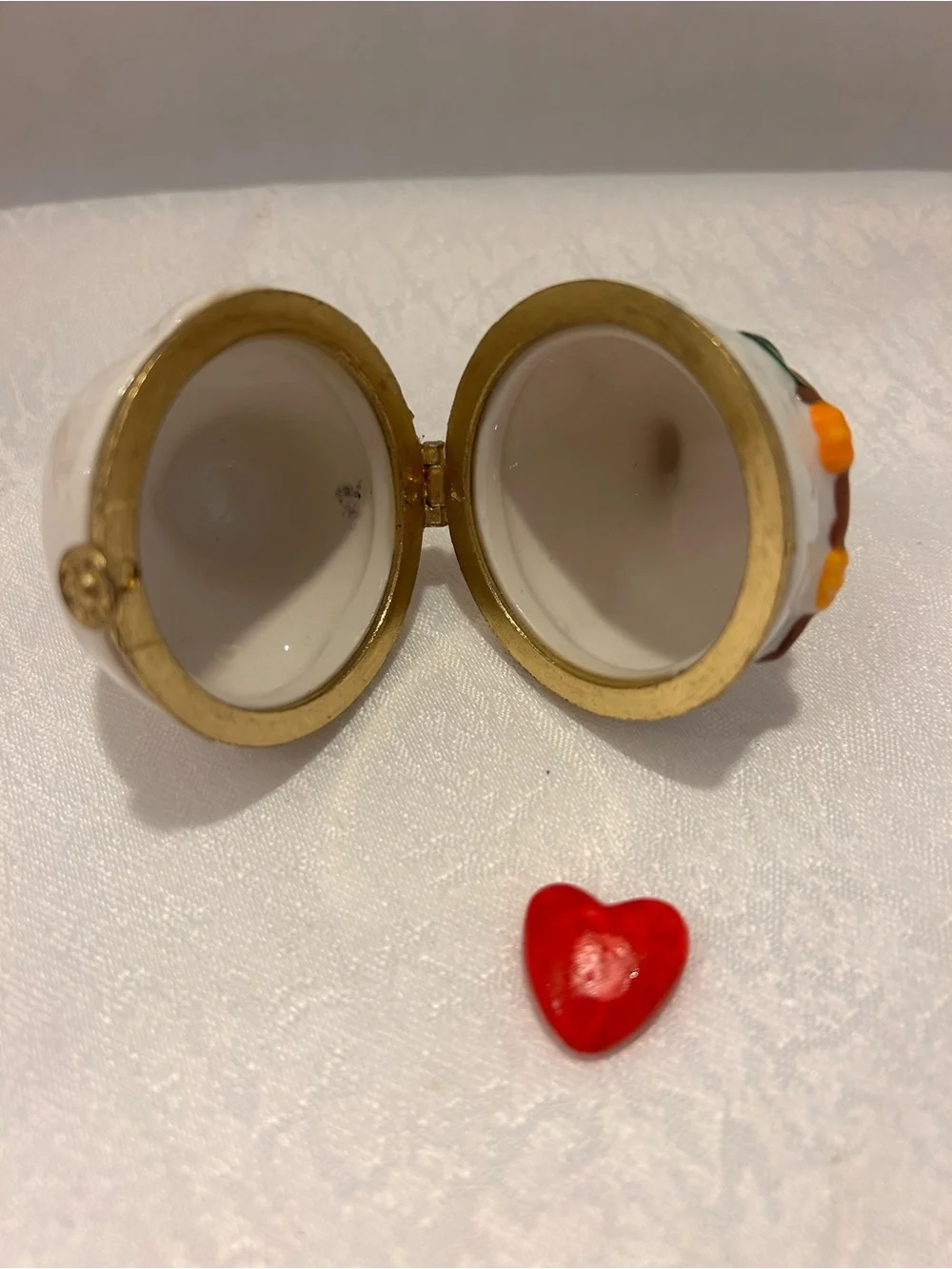 HINGED PORCELAIN TRINKET BOX ~ PEACE DOVE HANGING ORNAMENT WITH HEART TRINKET
